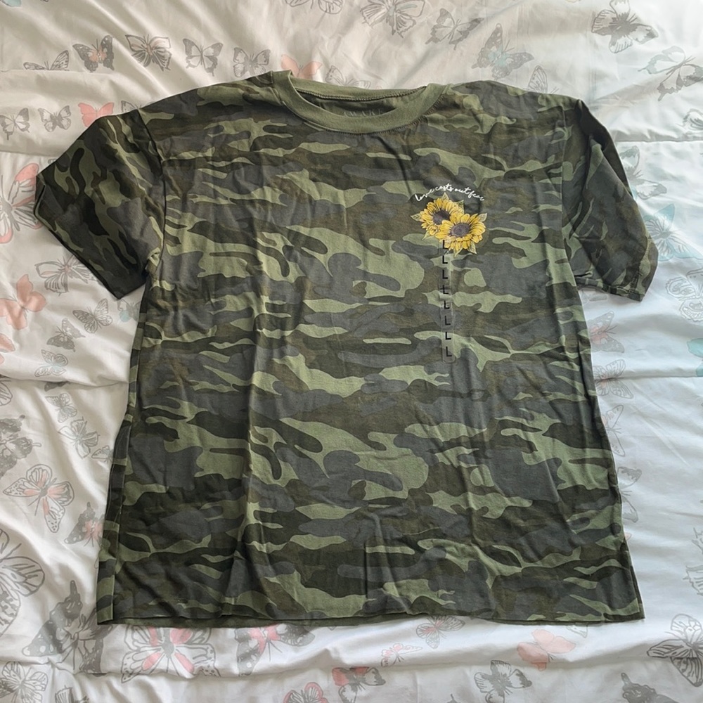 “Love casts out fear” short sleeve top